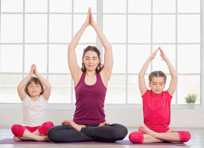 Verbessern Sie Ihr Yoga-Erlebnis mit ätherischen Ölen und Aromatherapie.